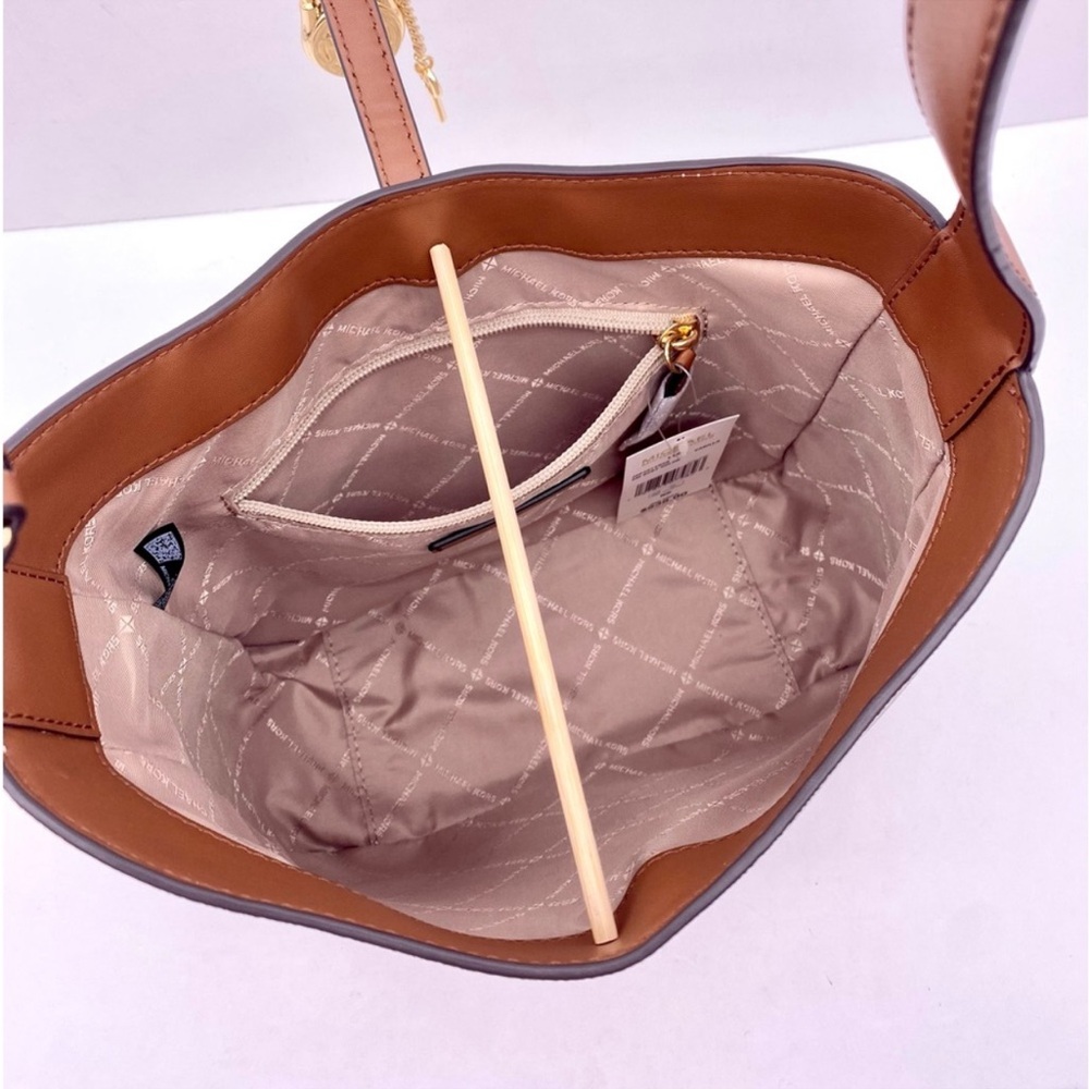 Michael Kors Lyra Small Bucket Shoulder Bag MK Vanilla - Picture 5 of 13